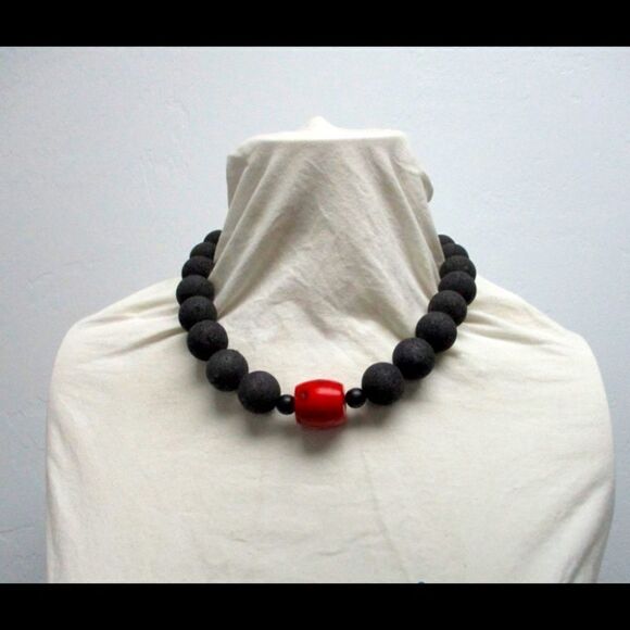 Lava stone and coral necklace - Picture 1 of 4